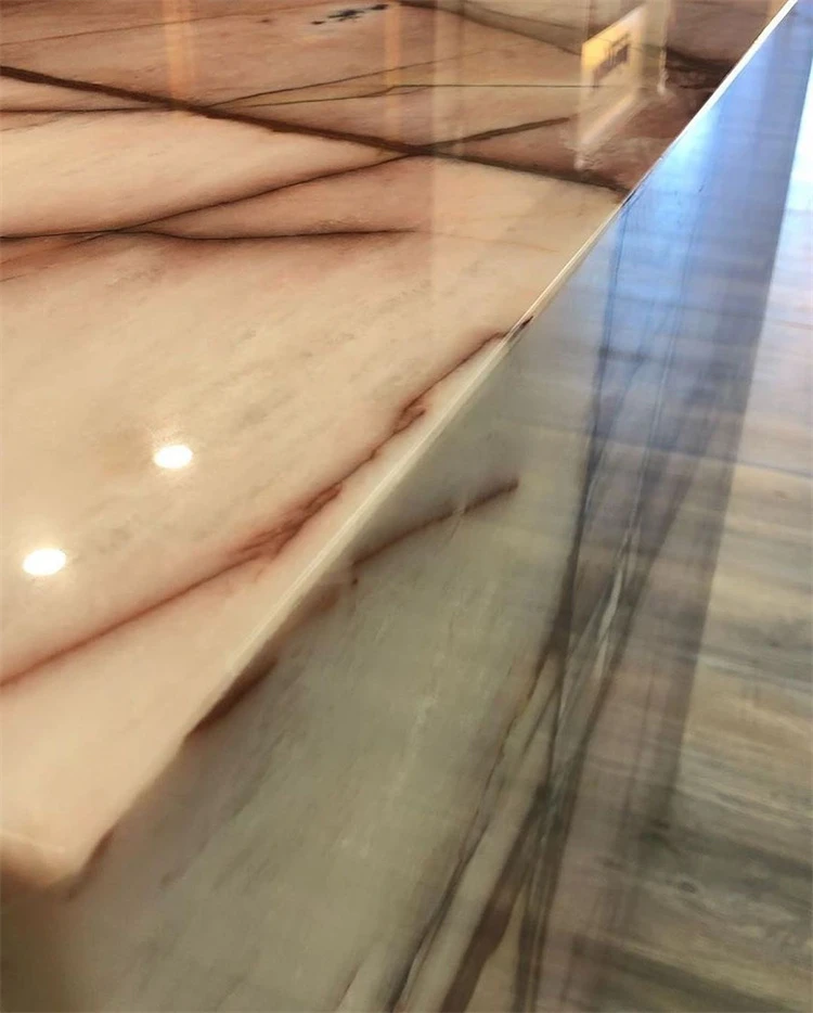 Cristallo Cosmopolitan Quartzite countertop close photo